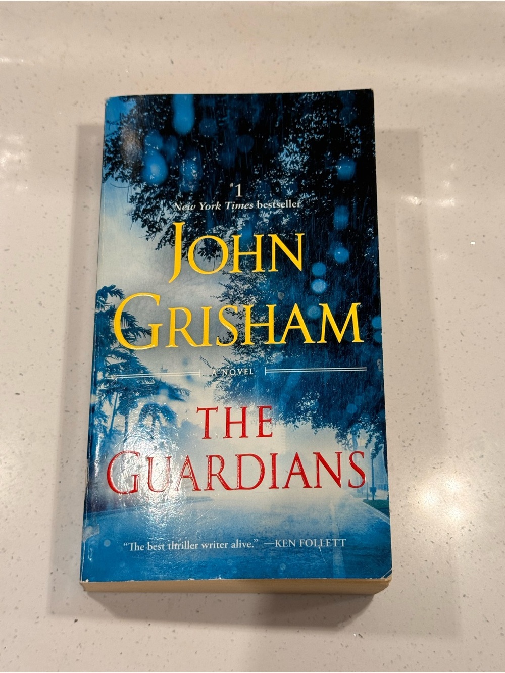 📚 The Guardians by John Grisham Paperback Book